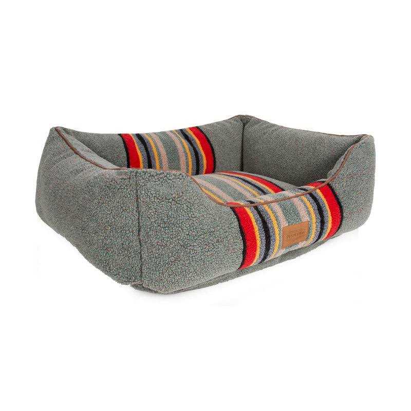 Vintage Dog Bed W27090