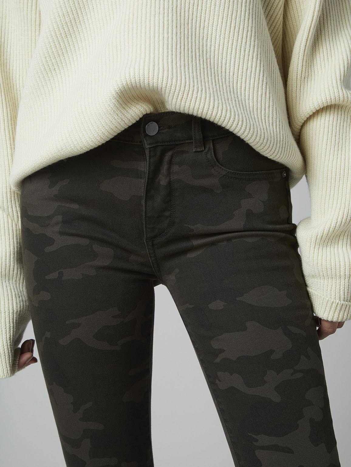 Skinny Mid Rise Crop 32 Dark Camo N646