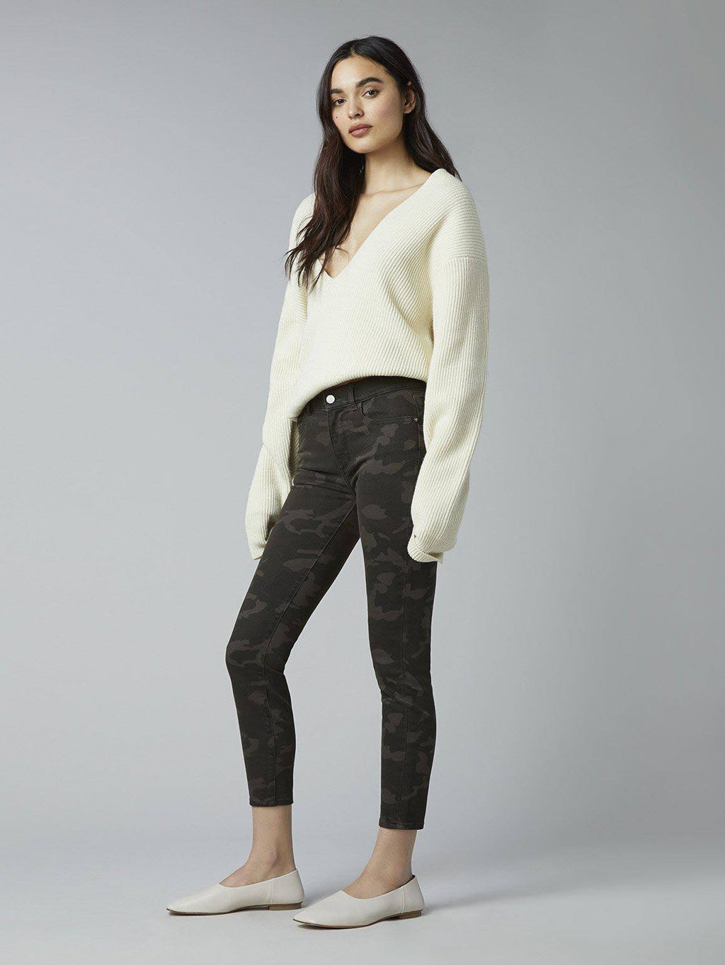 Skinny Mid Rise Crop 32 Dark Camo N646