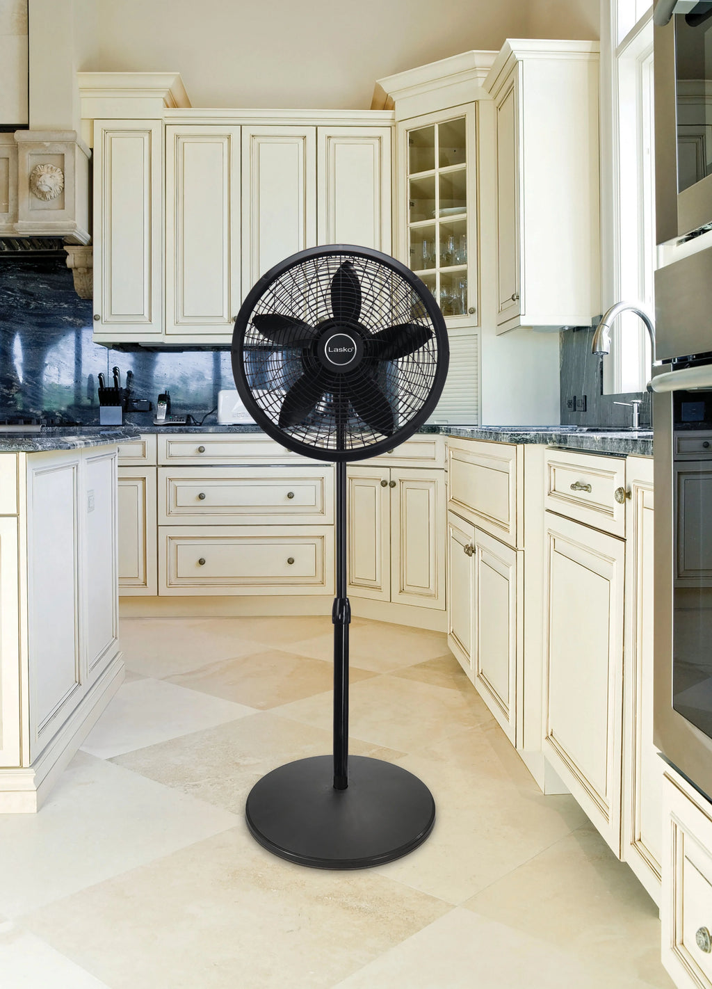 18 Oscillating 3-Speed Pedestal Fan H2588